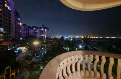 Taman Tanjung Apartment | Seaview Bliss at Glory Beach Resort with Private Beach Access