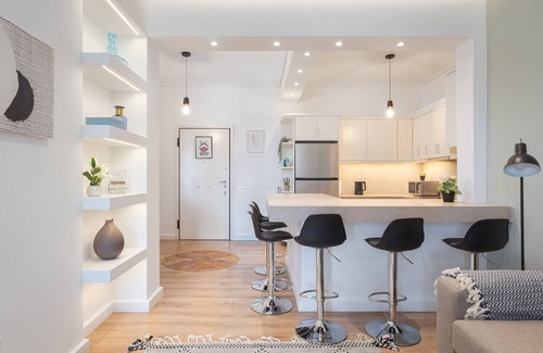 Glyfada Apartment | Glyfada Cozy Living: Oceanfront Retreat with Pool Access