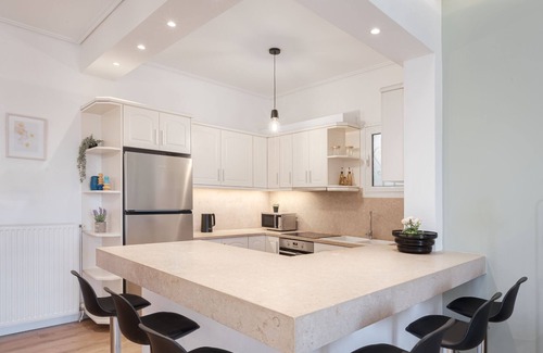 Glyfada Apartment | Glyfada Cozy Living: Oceanfront Retreat with Pool Access