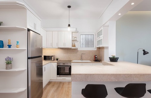 Glyfada Apartment | Glyfada Cozy Living: Oceanfront Retreat with Pool Access