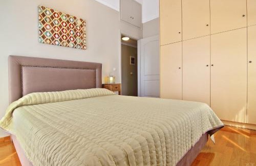 Elliniko House | Glyfada Seaside Residence: Ocean View & Child-Friendly Retreat