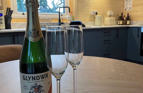 Cowbridge Cottage | Glyndwr Vineyard: Pet-Friendly Retreat with Breakfast Included