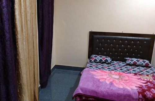 Nandaprayag Hotel | Pet-Friendly GM Guest House with Breakfast for Families
