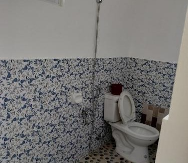 Daanbantayan House | Cozy GmL Lodge House: Family & Pet Friendly Retreat