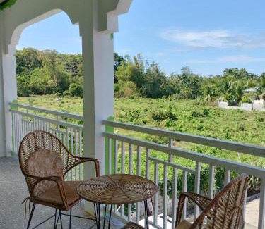 Daanbantayan House | Cozy GmL Lodge House: Family & Pet Friendly Retreat