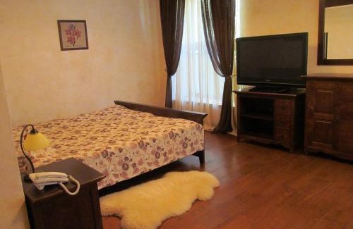 Shaian House | Discover Gnizdo Golubky: 4-Star Family-Friendly Retreat
