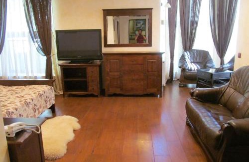 Shaian House | Discover Gnizdo Golubky: 4-Star Family-Friendly Retreat