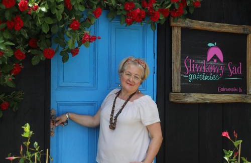 Miedzylesie House | Pet-Friendly Retreat at Gościniec Śliwkowy Sad with Ocean Views