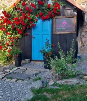 Miedzylesie House | Pet-Friendly Retreat at Gościniec Śliwkowy Sad with Ocean Views