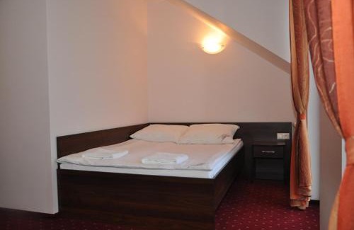 Oblegorek Apartment | Enjoy Comfort at Gościniec Europejski with Hot Tub Access