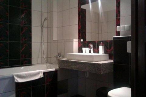 Mragowo Resort | Discover Gościniec Molo - Pet Friendly with Pool & Hot Tub