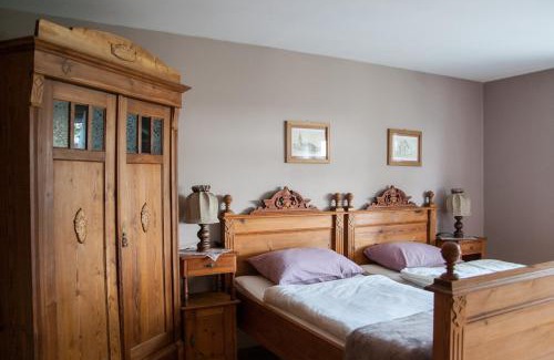 Czerniawa-Zdroj Apartment | Guest Rated: Gościniec Pod Bukiem - Family-Friendly Retreat