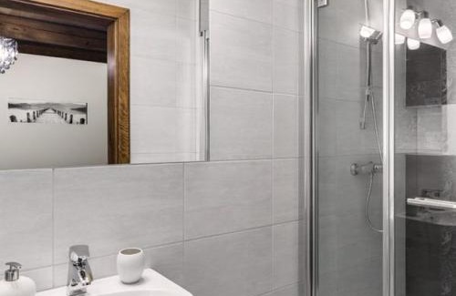 Gmina Swierzawa House | Cozy Gościniec Pod Gruszą: Top-Rated Stay with Hot Tub