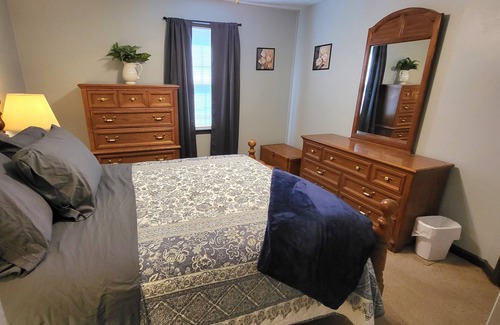 Lynchburg House | Go for a swim! Cozy, private 2-bedroom guest house with pool, near colleges.