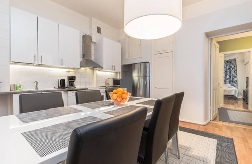 Kluuvi Apartment | Comfortable Stay at Go Happy Home Apartment, Mikonkatu 18