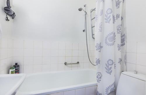 Kluuvi Apartment | Comfortable Go Happy Home Apartments: Family-Friendly Retreat
