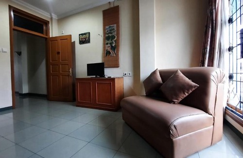 Padang House | Surf Lodge Bliss: Guest Rated 10/10 & Family-Friendly Fun