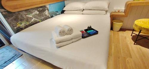 Yancheng District Bed & Breakfast | Top-Rated Go Home Homestay with Breakfast & Hot Tub