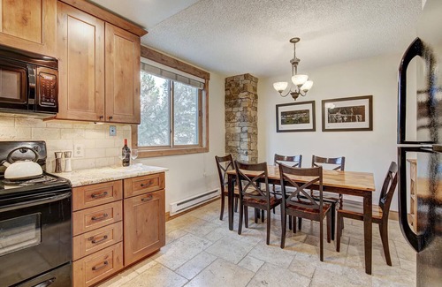 Breckenridge Condo | Prime City Access with Pool & Spa - Guest Rated 9.8