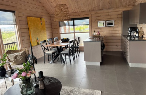 Selfoss Cabin | Golden Circle Cabin: 360° Views, Hot Tub & Sauna Retreat