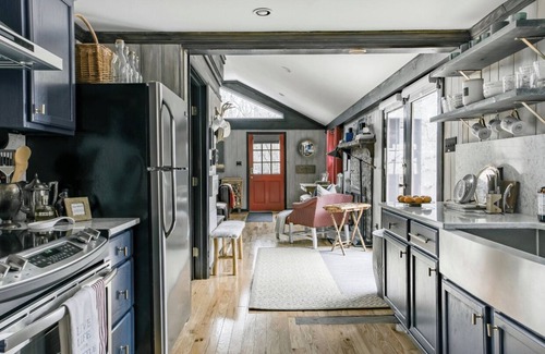 Foscoe Cabin | Experience Boone's Wine Tour from a Renovated Private Oasis