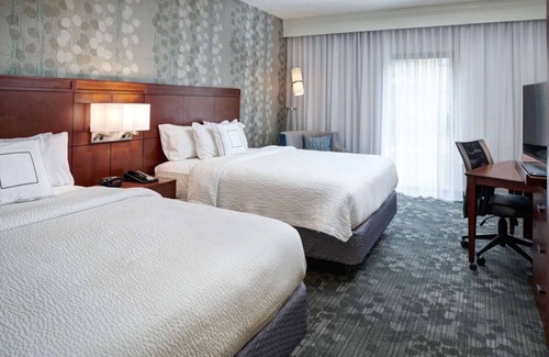 Brookfield Hotel | Experience Ice Skating & Pet-Friendly Fun at Pettit Center