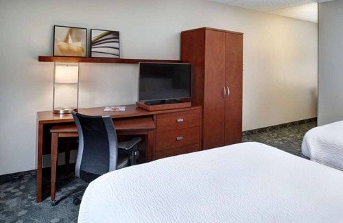 Brookfield Hotel | Experience Ice Skating & Pet-Friendly Fun at Pettit Center