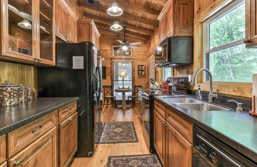 Walnut Mountain Cabin | Relaxing Creekfront Retreat: 9.8 Rated with Spa & Pool