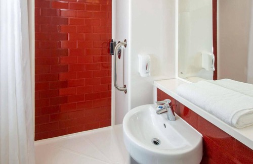 Lancaster Hotel | Discover Ibis Budget Lancaster Centre with Family-Friendly Amenities