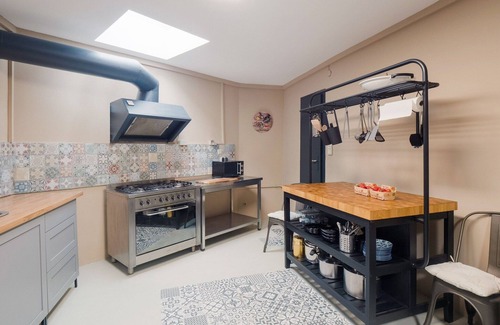 Wellmich House | Cozy Holiday Home in Sankt Goarshausen with BBQ Facilities