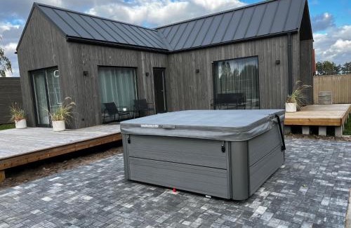 Mikeltornis House | Top-Rated Goba Sauleskempings with Hot Tub & Pet Friendly