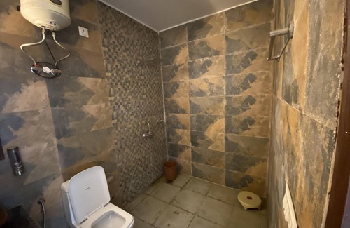 Noida Resort | Vansh Farm: 4BHK Villa with Pool & Spa Retreat