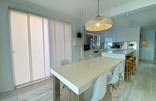 Cronulla Apartment | Unforgettable Oceanfront Retreat with Direct Beach Access