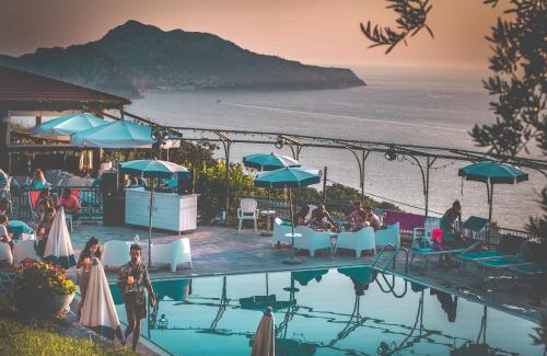 Schiazzano Apartment | Relax at Gocce Di Capri Resort with Oceanfront Views
