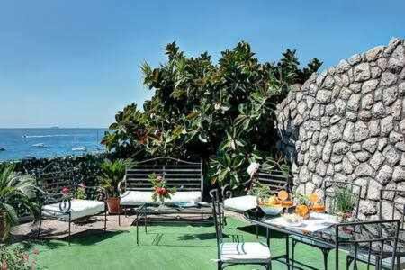 Marina del Cantone Apartment | Ginestra Beach Suite: Family-Friendly & Pet Welcome Retreat