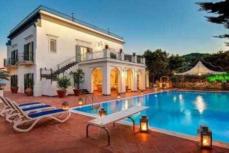 Colli di Fontanelle Apartment | Elegant Getaway at The Palace Villa Escondida