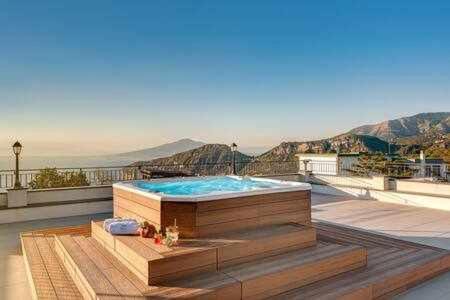 Colli di Fontanelle Apartment | Elegant Getaway at The Palace Villa Escondida