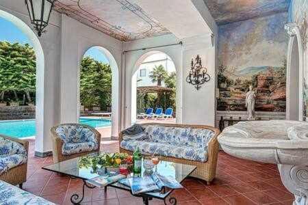 Colli di Fontanelle Apartment | Elegant Getaway at The Palace Villa Escondida