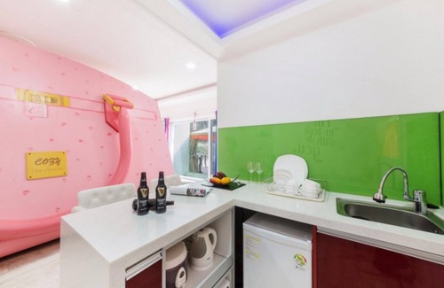 Gochang House | Gochang Cozy Theme Pension: Family-Friendly Retreat with Pool