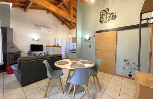 Hasparren House | Gochoki Gîte - Family Retreat with Pool & Spa in Hasparren