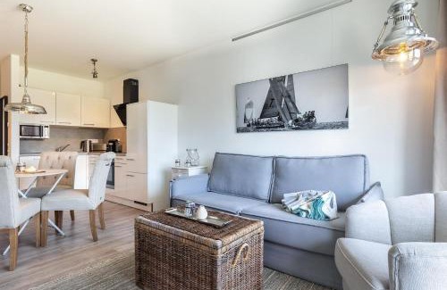 Alt-Travemunde/Ronnau Apartment | Well-Reviewed Godewindpark Travemünde: Family-Friendly Stay