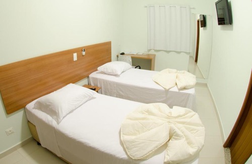 Presidente Prudente Hotel | Welcoming Godoy Palace Hotel: Family-Friendly with Breakfast