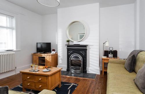 The Lizard House | Inviting Godrevy: Family & Pet Friendly Retreat Awaits