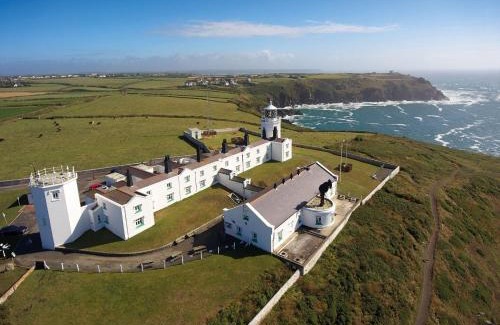 The Lizard House | Inviting Godrevy: Family & Pet Friendly Retreat Awaits