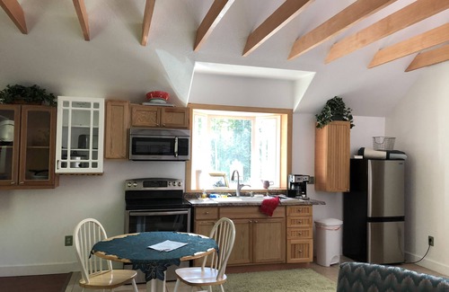 Fairbanks Apartment | Pet-Friendly Retreat at God’s Little Acres, Section C