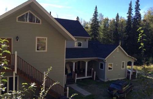 Fairbanks Apartment | Pet-Friendly Retreat at God’s Little Acres, Section C