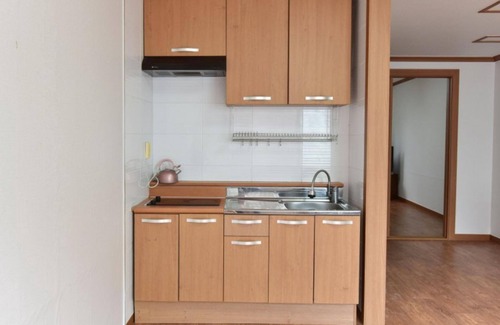Goesan House | Goesan Hwayang Gyegok Gangaae Pension: Eco-Friendly Retreat
