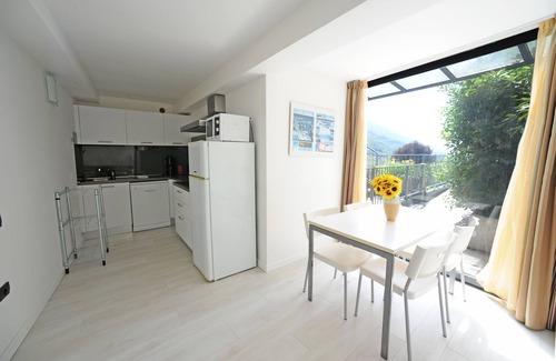 Malcesine House | Goethe Hotel: Oceanfront Comfort with Spa & Pool Access