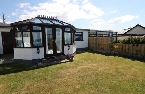 Llandanwg House | Pet-Friendly Getaway at Goetra - Rated 10/10 by Guests