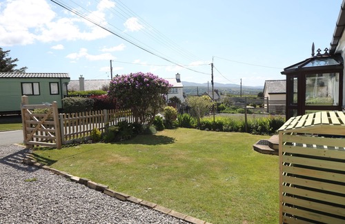Llandanwg Cottage | Pet Friendly GOETRA: Cozy Country Cottage in Llandanwg